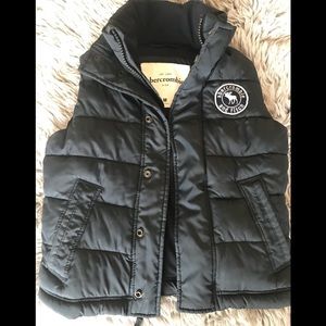 Boy vest, Abercrombie and Fitch navy blue.